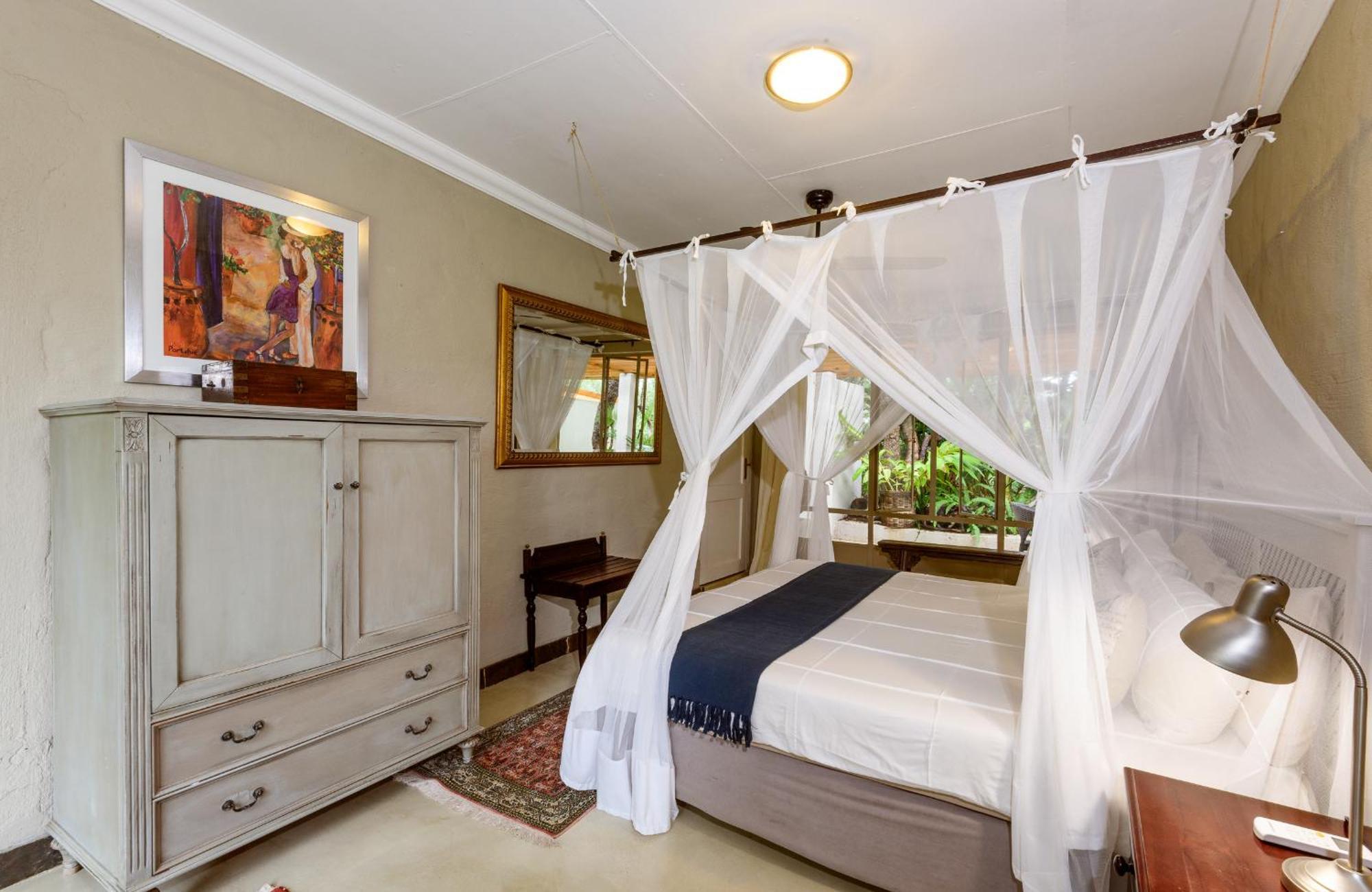 Khaya Ndlovu Safari Manor Lodge *