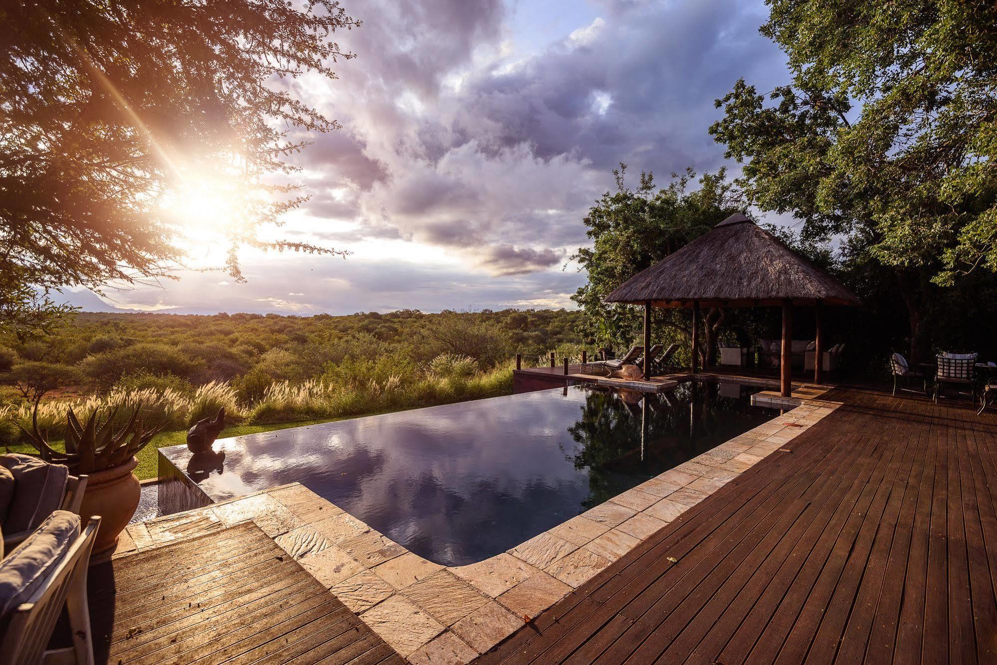 Khaya Ndlovu Safari Manor Lodge