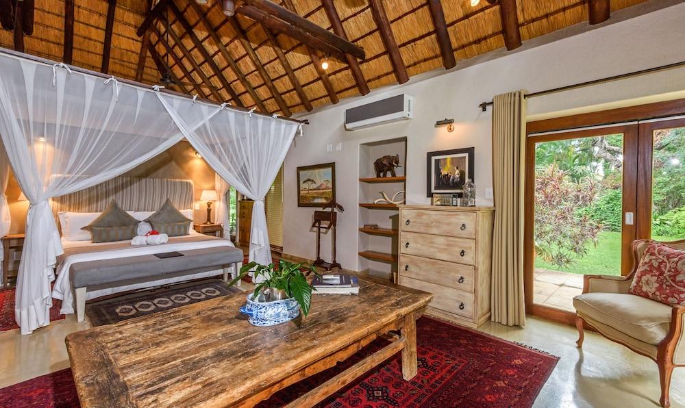 Khaya Ndlovu Safari Manor *